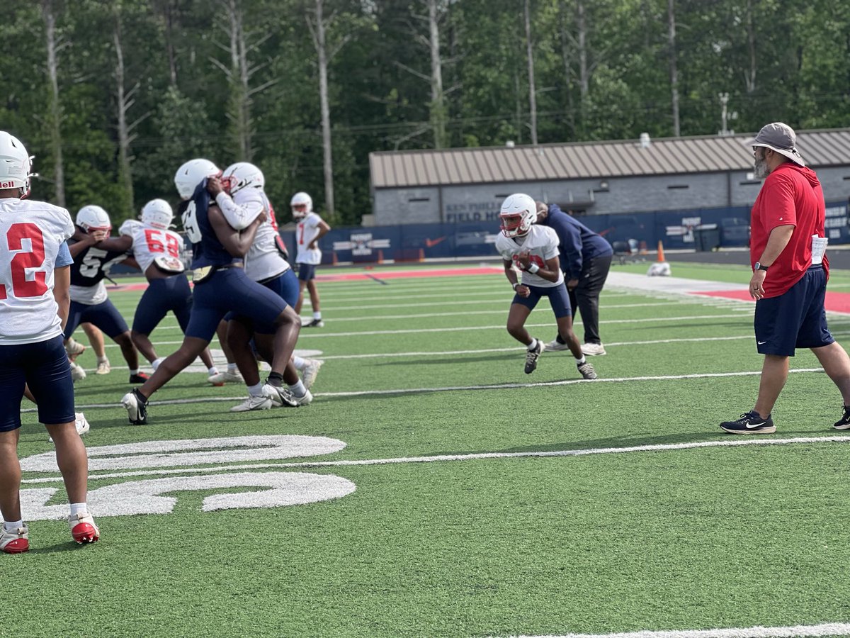 CoachJPressley's tweet photo. It felt great to be back on the field @PCHS_PatsFB. Did some really good things on opening day. Lots of work to do on day 2. Bring the JUICE! #ELEV26🛗 #GoPATS🇺🇸 https://t.co/2WD3N5GVDr