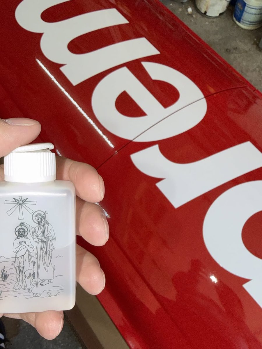 DropsByJay's tweet photo. People are starting to receive their Supreme®/Titan Caskets ⚰️💀 https://t.co/QgExfDT5Eh