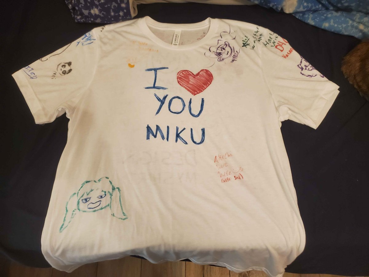 HvzeI's tweet photo. Hey Hey, Thank you to everyone at Grand Prairie Miku Expo who signed my shirt, Amazing first Expo experience for me and my bro, it was sooo funn!!!! :3
#MIKUEXPO2026 https://t.co/aBRlODMcgl