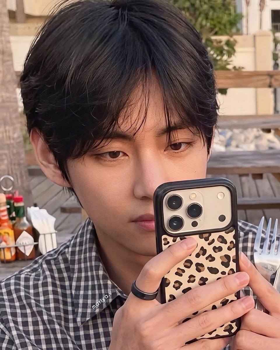 lari VAI VER O BTS tweet media