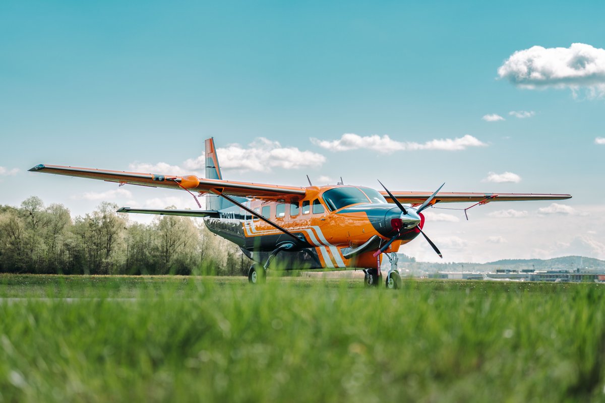 Proof that utility can look this good 🤩

This Grand Caravan EX is hard to miss and built to deliver.

#cessna