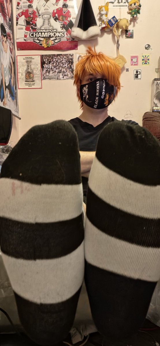FemboyKyo's tweet photo. Kyo Sohma (2001) in socks and shorts! #FruitsBasket #Anime #Feet #Socks #Cosplay #Cosplayer #MaleFeet #Boyshorts #Casualcosplay #Socks https://t.co/RMZtquBjtv