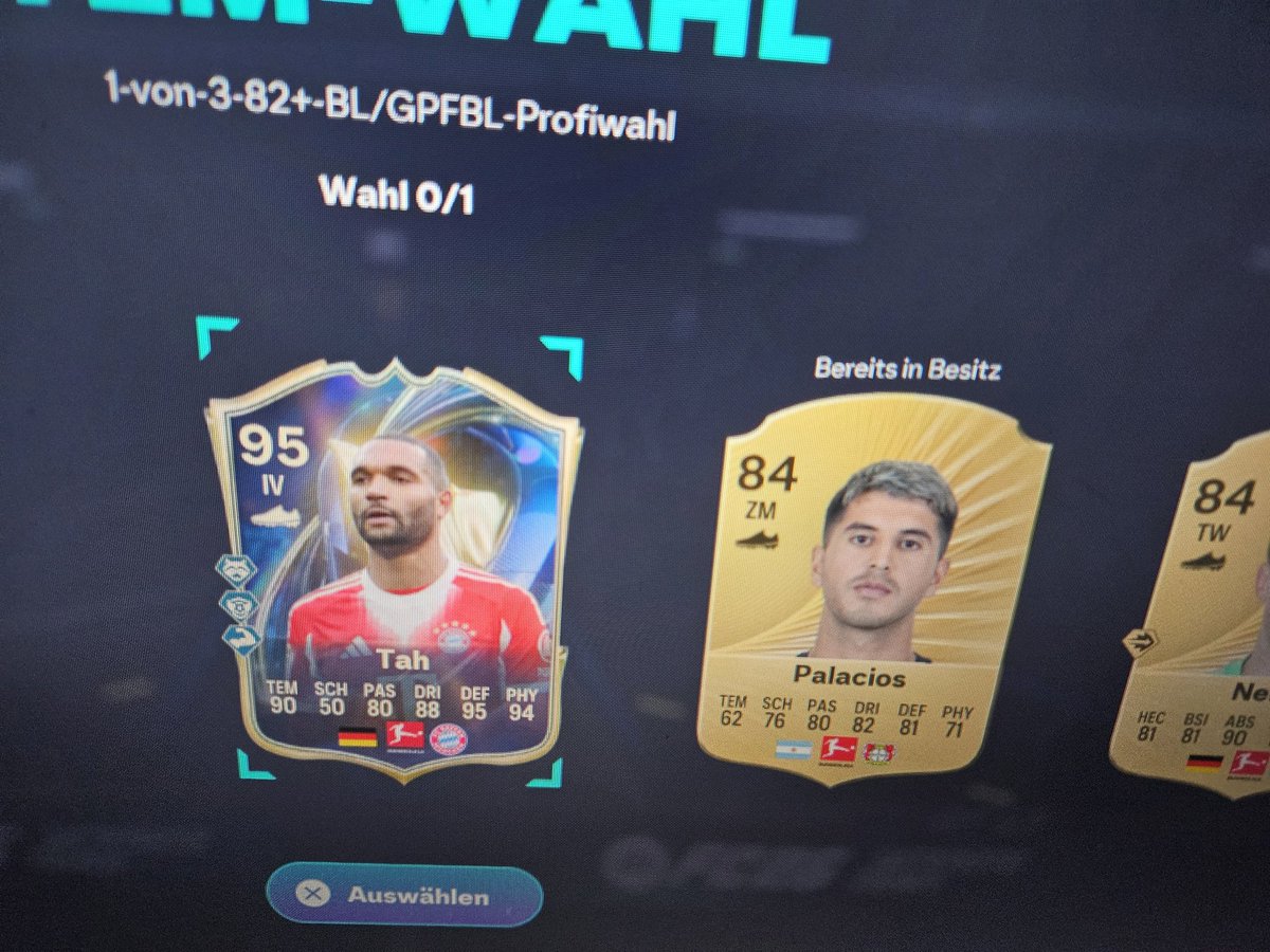 BansheeFUT's tweet photo. @TradingEi I made 20 didnt got any, made 6 more because the daily rare Gold refreshed, got tah , pavlovic , grimaldo and a women rb wtf https://t.co/tvUnswgxzu