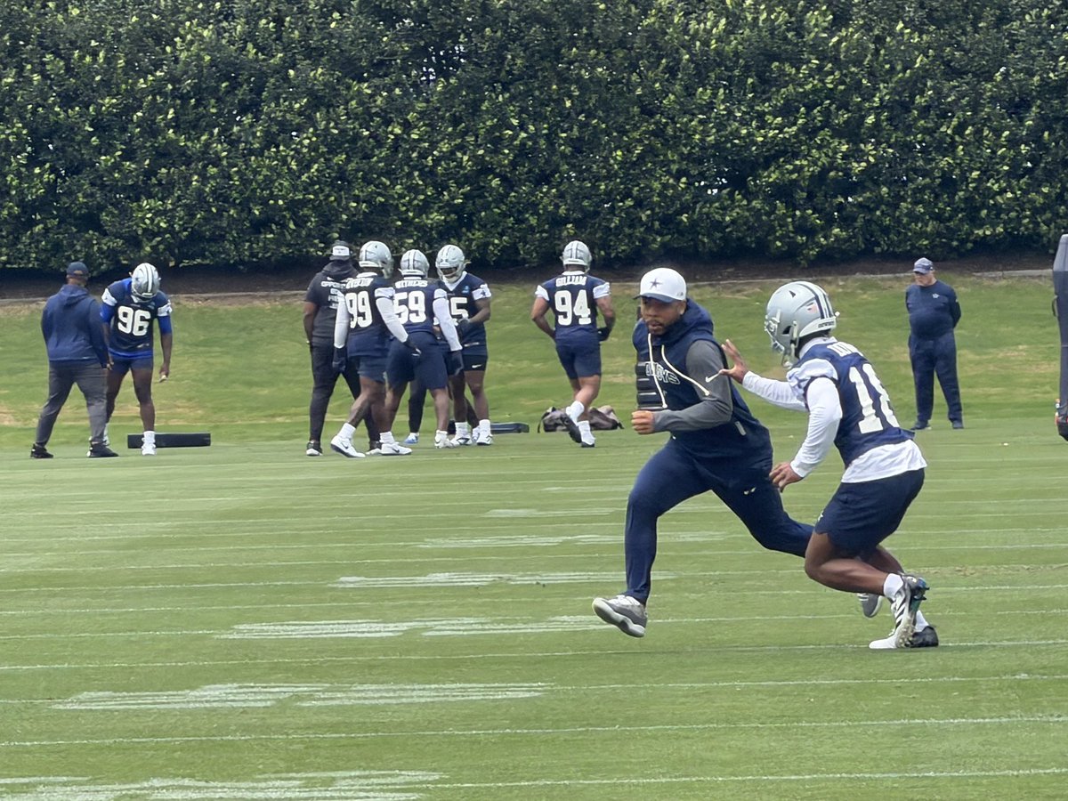 tommy_yarrish's tweet image. Christian Parker spent a good bit of time during today’s rookie minicamp working 1 on 1 with #Cowboys first-round pick Caleb Downs