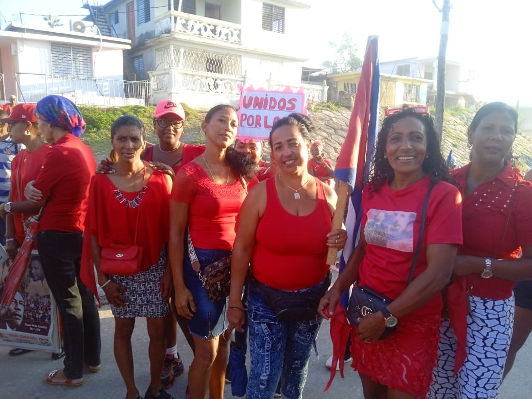 Con gran entusiasmo, patriotismo los trabajadores de nuestra institucion educativa presentes en la fiesta del proletariado, patentizando el lema central #LaPatriaSeDefiende #Cuba #1roDeMayo <a href="/dpestgo/">DGE Santiago de Cuba</a>  <a href="/CubaMined/">MINED</a>  #cubavivesuhistoria <a href="/RaulSamon/">Raúl Samón Soto</a> <a href="/dme_lamaya/">DGE Songo La Maya</a>