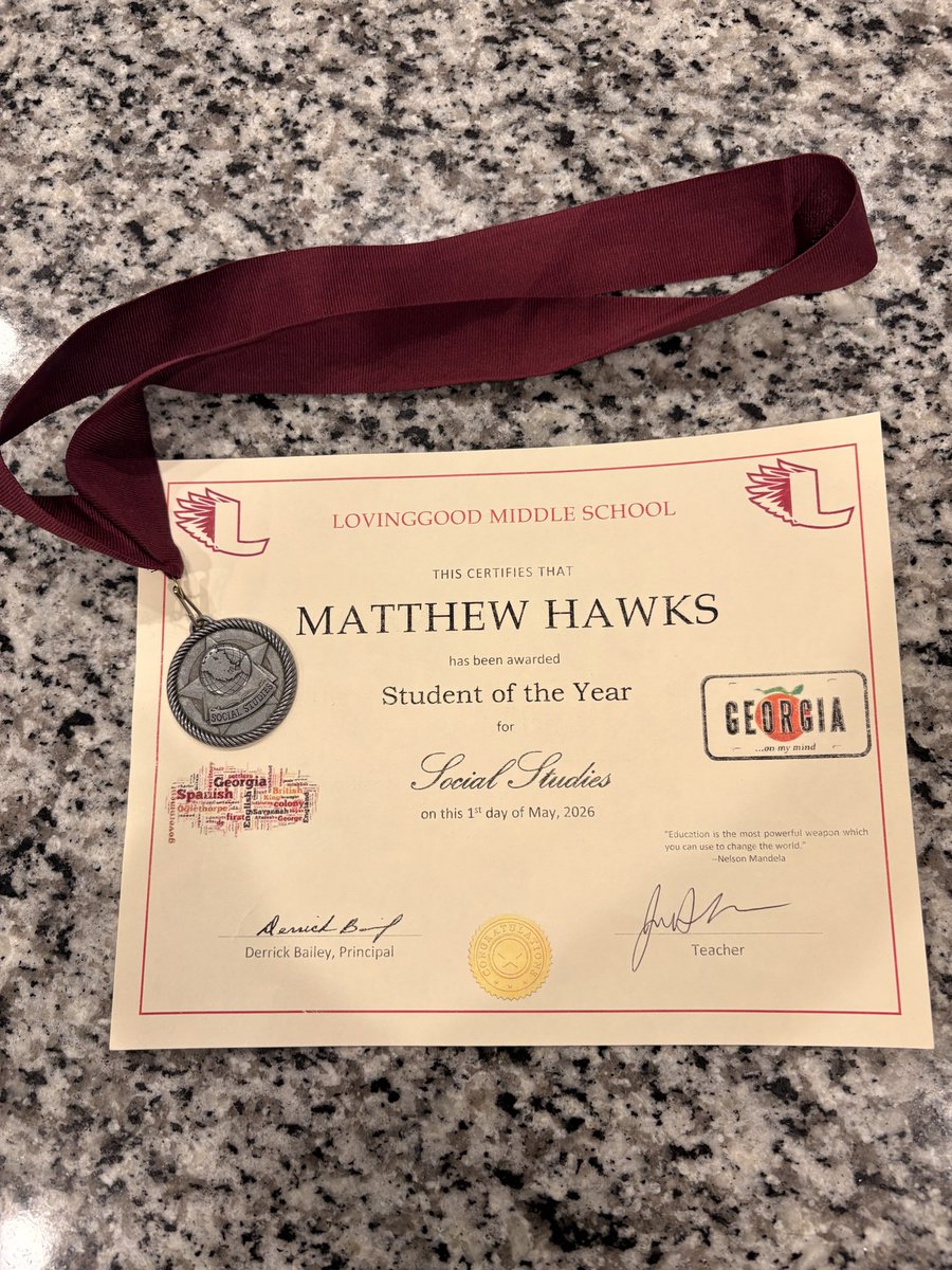 matthew_hawks92's tweet photo. Blessed to receive the AC Social Studies Student of the Year award!

@Justin_DeShon @CoachHayes50 @BransonHall5 #StudentAthlete https://t.co/5VTdN6J5D0