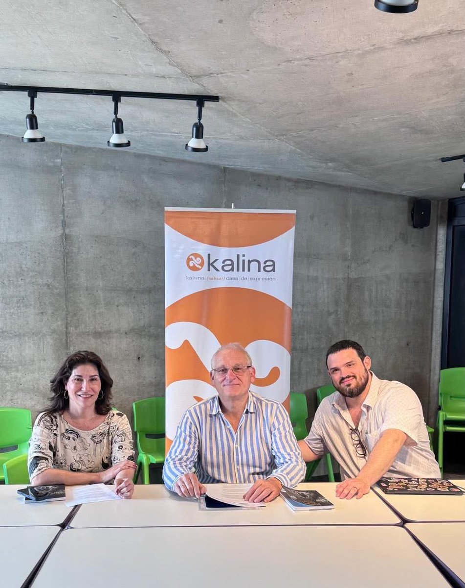 KalinaEditorial's tweet photo. El fin de semana recién pasado participamos en la feria del libro 2026 en Parque Cuscatlán. Contamos con la participación de Iván Seassal en la presentación del libro Leyendas de mi tierra, de Bruno Panzacchi. https://t.co/xcpdlsHMB8