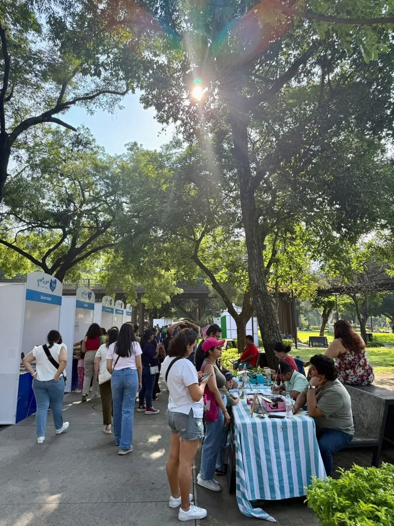KalinaEditorial's tweet photo. El fin de semana recién pasado participamos en la feria del libro 2026 en Parque Cuscatlán. Contamos con la participación de Iván Seassal en la presentación del libro Leyendas de mi tierra, de Bruno Panzacchi. https://t.co/xcpdlsHMB8