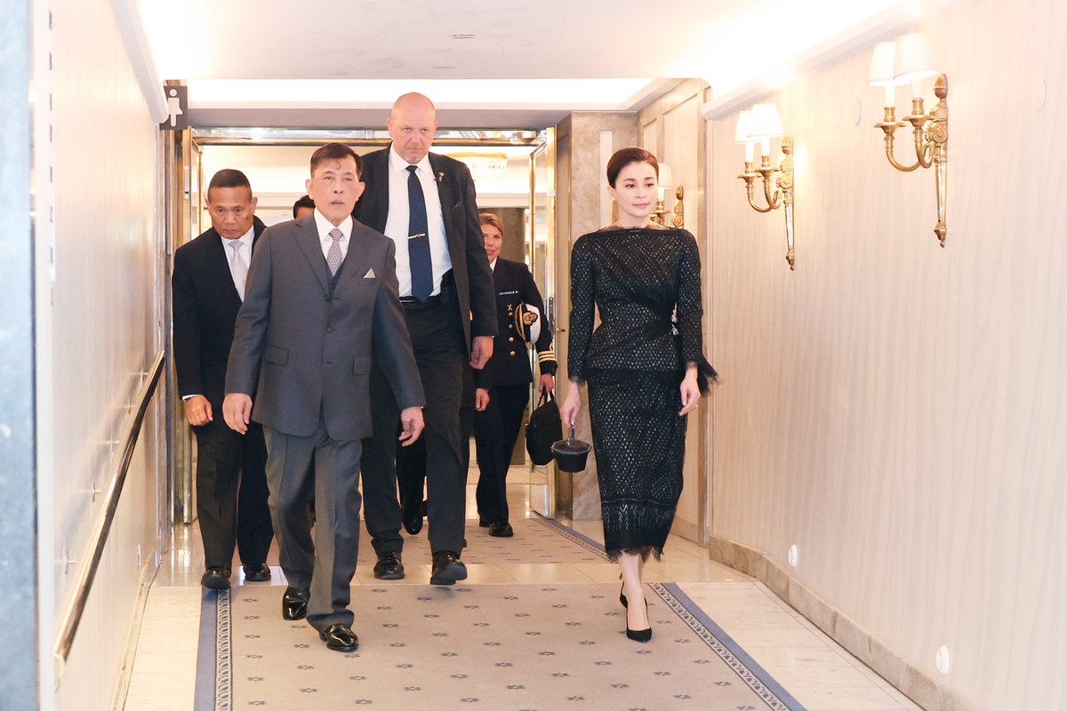 rwthofficial's tweet image. 🇹🇭🇸🇪
#Thailand’s King Vajiralongkorn and Queen Suthida departed from Grand Hotel #Stockholm for Arlanda Airport. The King and Queen returned home after attending the 80th birthday celebration of #Sweden’s King Carl XVI Gustaf.

📸 Thai Royal Office #KingVajiralongkorn