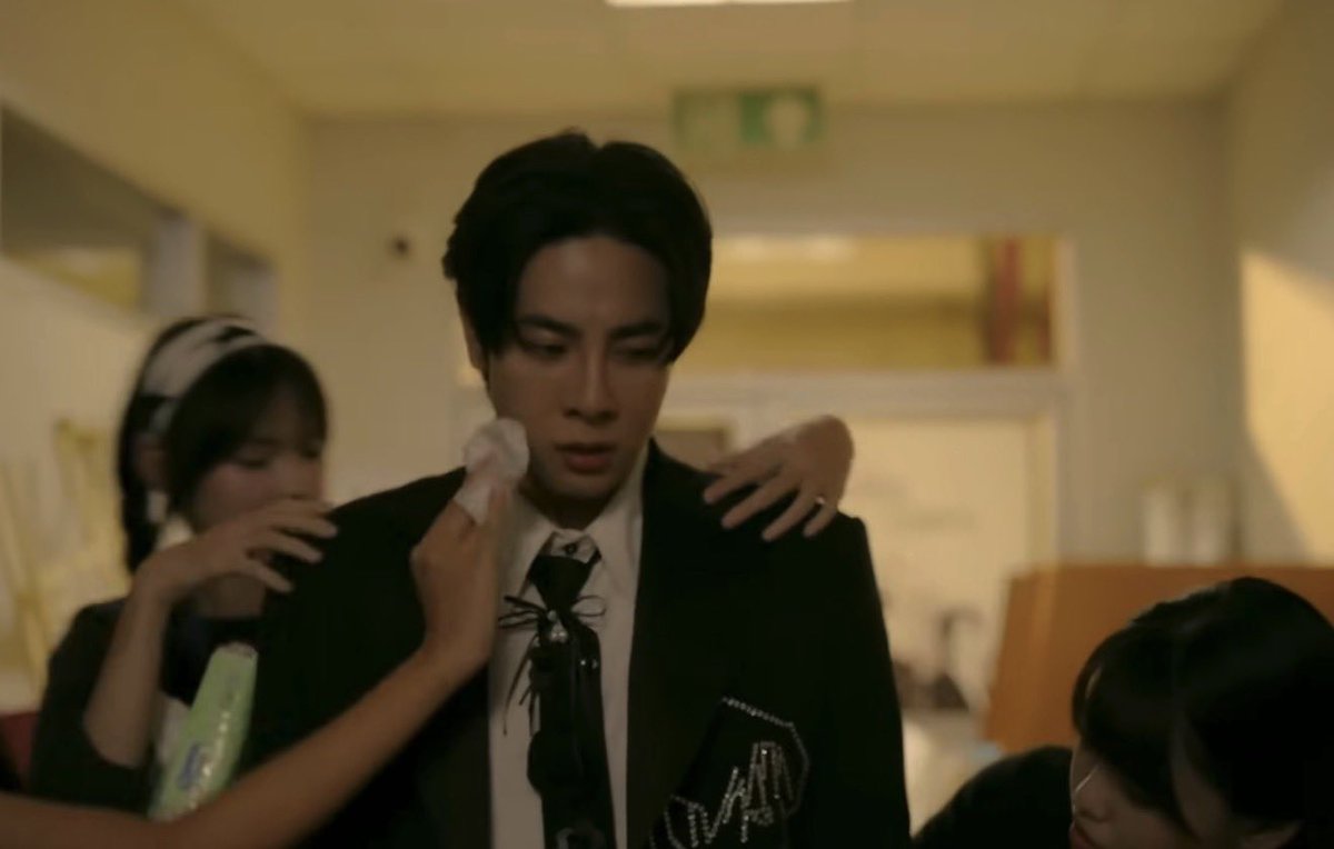 ironspidey__'s tweet photo. imagine having to switch between emotions. imagine playing a role where you feel angry, disappointed, and sad then having to act like you’re okay in front of people, especially at work. that’s also the reality of our everyday lives.

thank you, mixxiw, for the actor you are.

#OnlyFriendsDreamOnEP10