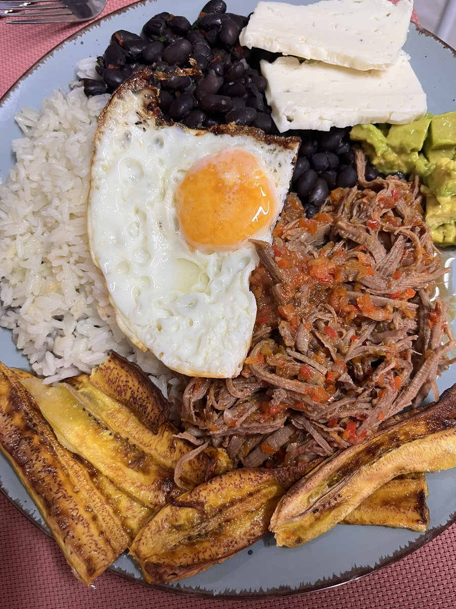 El pabellón es hermoso así, al natural 💛💙❤️