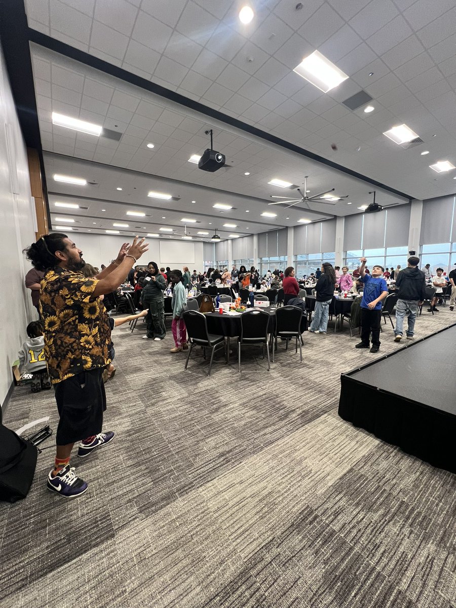 Zavalacaring's tweet photo. We are a team.  One  Team. One Goal. Endless Impact.  Huge shout out to all of our YET mentors for being there for our students.  @hoodcase97 @AlvinISD @AlvinISD_EL @AlvinISD_EdFdn @AlvinISDFACE https://t.co/uL3SpWpX8n