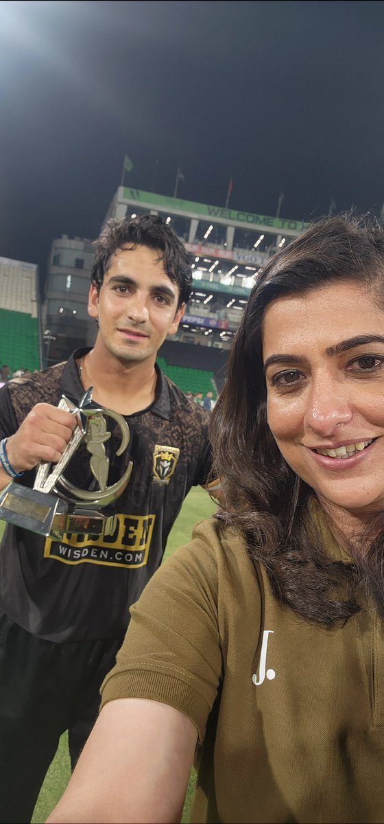 mir_sana05's tweet photo. Champion player with champion's spirit Hunain Shah 👏🏼👏🏼

What a contest HKvsIU https://t.co/z2k9r4Zcg8