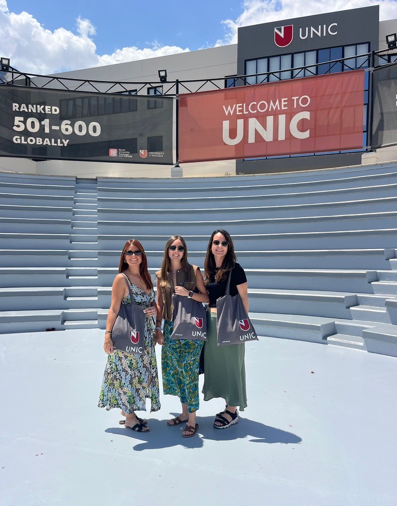 IESMUribarri's tweet image. Nuestra profesora Laura Alonso, de Formación Profesional ha finalizado con gran éxito 🙌 su #Erasmus en #Cyprus 🇨🇾
¿Sabes qué país es en castellano?