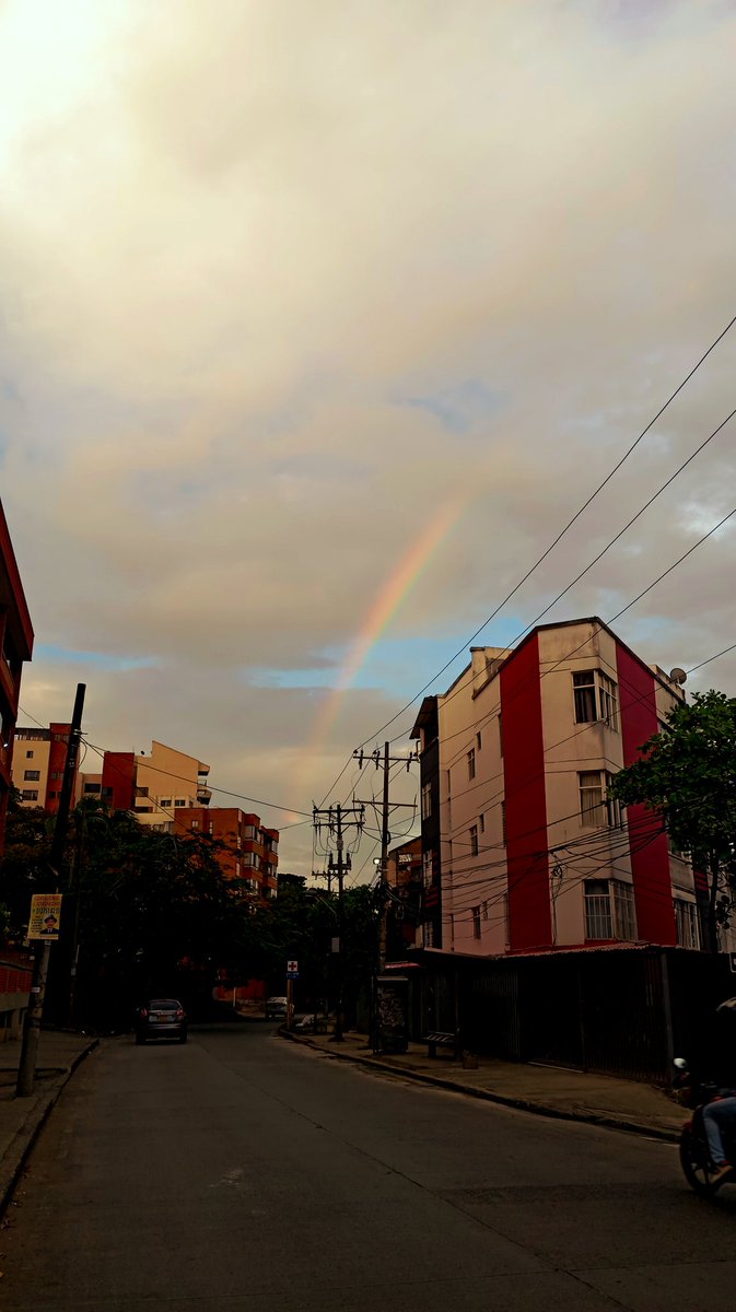 Eldibujomano's tweet image. 🌈🌈🌈
.
.
.
#Arcoiris #Rainbow #Foto #Fotografía #Cali