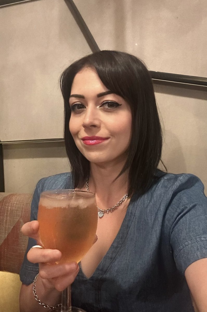 Vix_79's tweet image. Cheers bellends #Friday