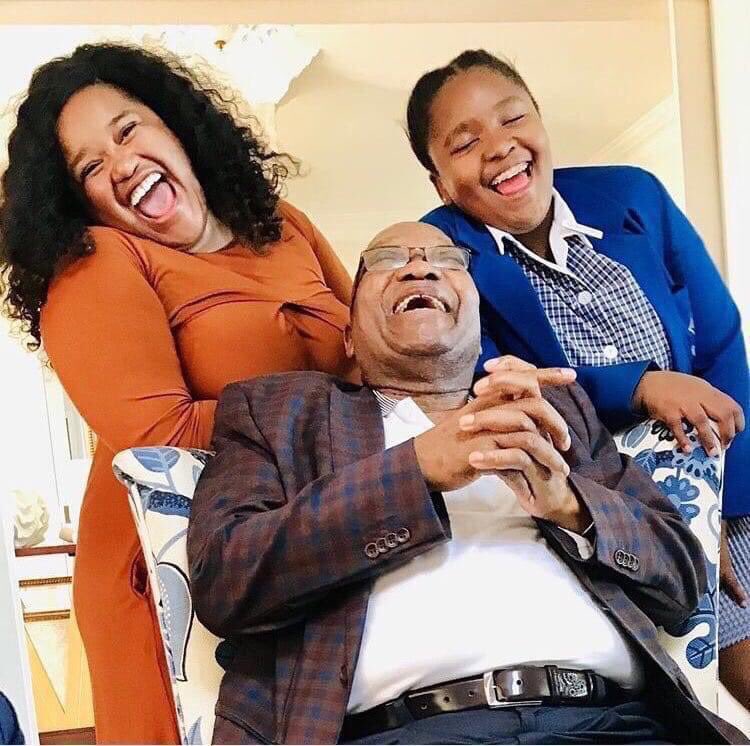 Thando Ndoow tweet media