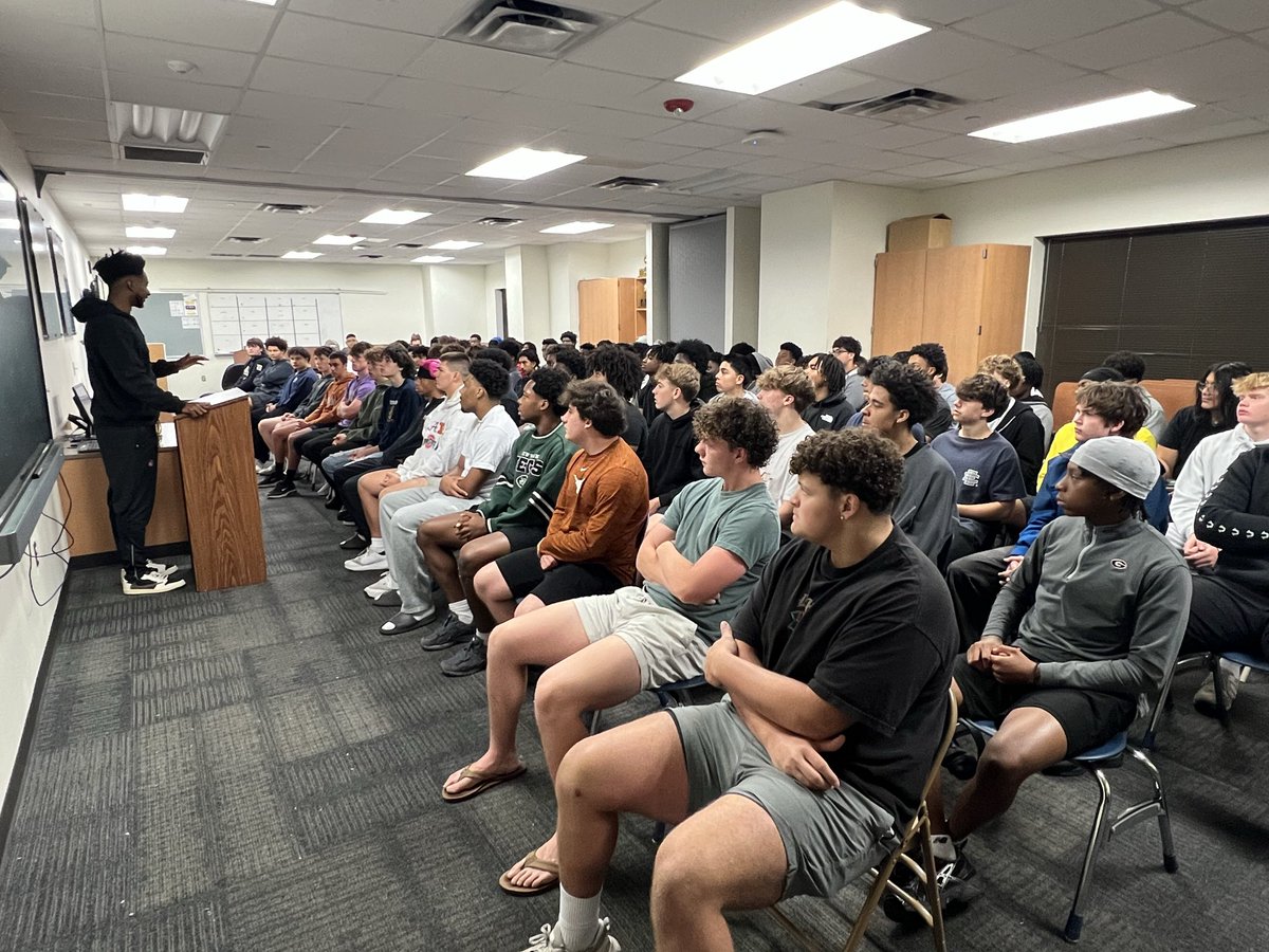 CoachLeonardTX's tweet image. We really appreciate @AkaylebEvans for sharing his story and wisdom with our @McKinneyFBall team, this AM! Akayleb is a 2017 graduate of MHS, and he currently plays for the Carolina Panthers! 

Once a Lion, Always a Lion!

#GoldStandard