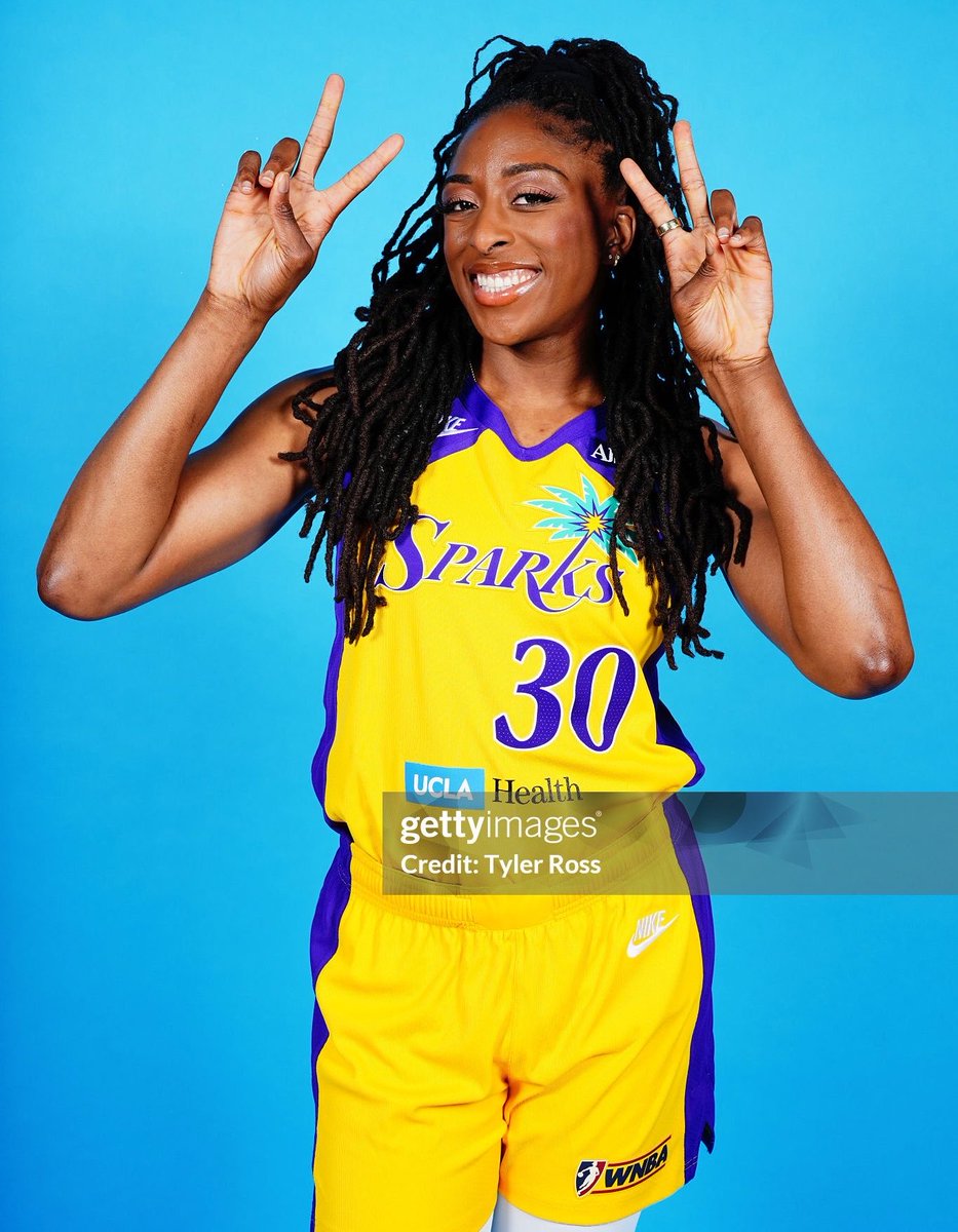 AthleteVanity's tweet photo. Nneka Ogwumike 📸

Madam President 🫡 https://t.co/lXG3nib5OH
