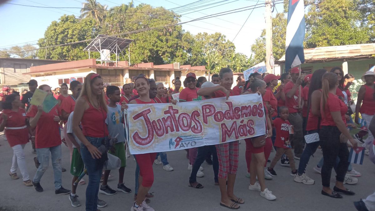 PupoTamiles's tweet photo. ##EducaciònManuelTames  Los educadores tamenses festejando el día del proletariado. Felicidades 💯🇨🇺🇨🇺 https://t.co/QNRkUKyWej