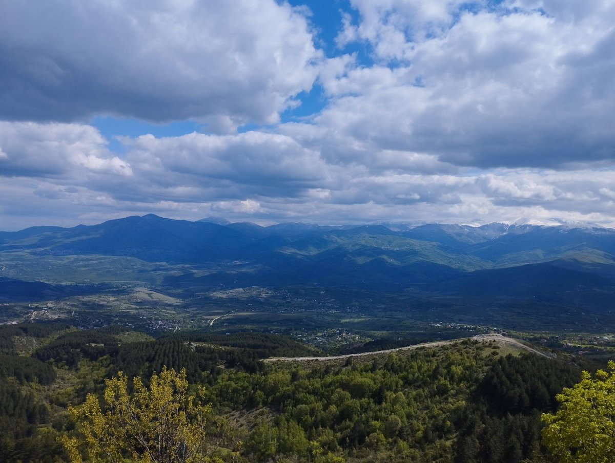 _Manevski's tweet photo. The day in a nutshell ⛰️🏃‍♂️🧔‍♂️
#Hiking ↗️ #Running ↘️ https://t.co/k092UYFArp
