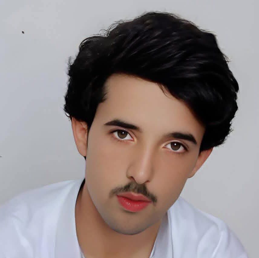 NoorDaur1's tweet photo. ابھی کچھ دیر پہلے شمالی وزیرستان میرعلی میں ڈرون حملہ ہوا جس میں یہ نوجوان بے گناہ شہید ہوا وزیرستان کو جھنم بنادیا ہے اللہ تعالیٰ مزید ہمارے وزیرستان پر رحم فرمائیں ۔ https://t.co/dKNIR76PMA