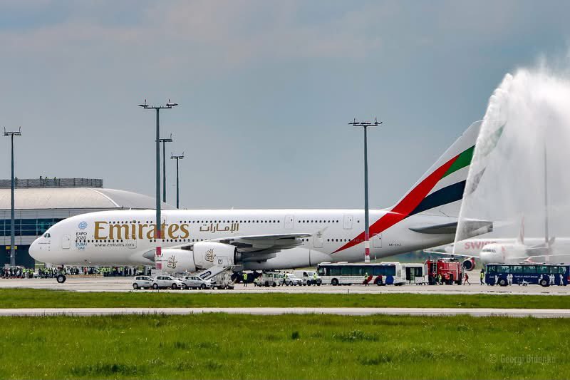 georgibidenko's tweet photo. Přesně před 10 lety na @PragueAirport přiletěl legendární český kapitán David F. Hecl poprvé s @emirates Airbusem A380-800 na pravidelné lince Dubaj - Praha. Od té doby jsem tento úžasný stroj fotil nesčetněkrát a měl tu radost s ním několikrát letět, ale na to první setkání nezapomenu.