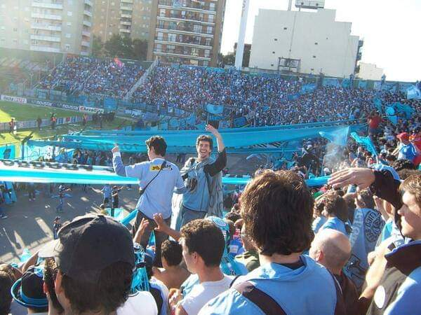 La gente de Belgrano en cancha de Ferro, año 2006.