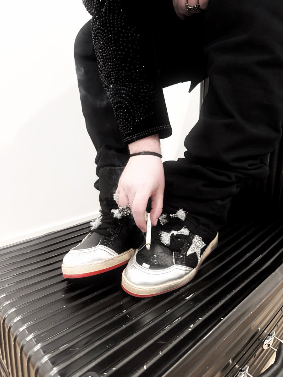 Jxxyy's tweet photo. 1/1 Custom Golden Goose "Sky-Star" Sneakers #FASHIONVICTIM #FASHIONVICTIM #FASHIONVICTIM https://t.co/IX0ygInsdu