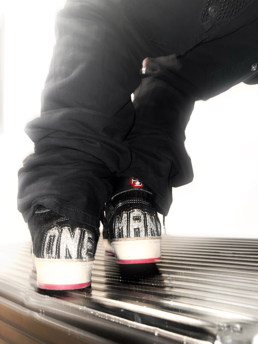 Jxxyy's tweet photo. 1/1 Custom Golden Goose "Sky-Star" Sneakers #FASHIONVICTIM #FASHIONVICTIM #FASHIONVICTIM https://t.co/IX0ygInsdu