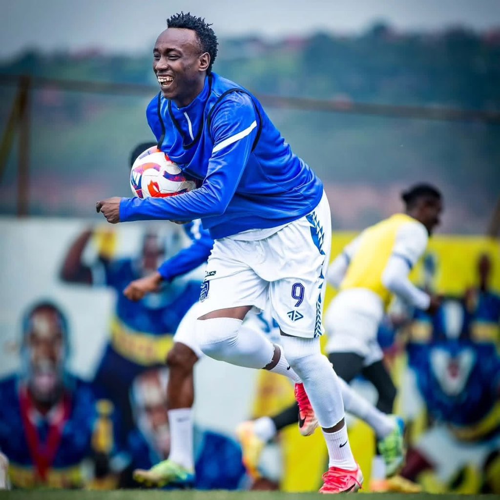 theupdaterwanda's tweet image. AMAFOTO: Rayon Sports yakoze imyitozo ya nyuma yitegura umukino ukomeye ifitanye na APR FC ku munsi w'ejo.

#ADS: Hamwe na @SWAEXPERT Ubu inzozi zawe zo kwiga , Gukorera hanze zaba impamo!
Byumwihariko abashaka Akazi Dubai byihuta nkumurabyo, Qatar , South Korea 
Abashaka kwiga