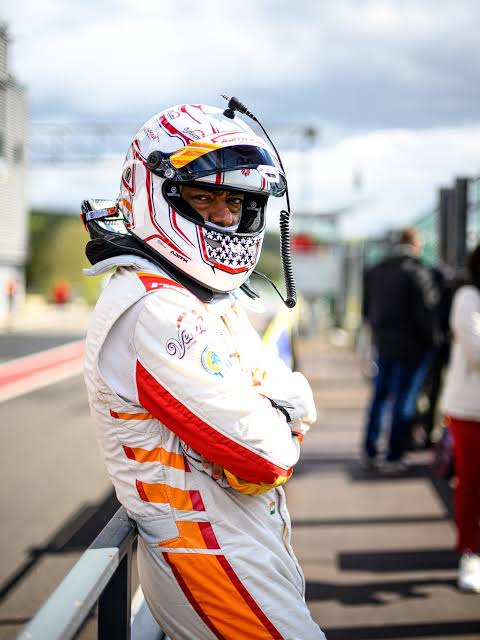 suhailchandhok's tweet photo. Happy Birthday to a man who continues to learn, grow and redefine his own limits, with the world watching 🎥🏁🇮🇳

All of this while still keeping that incredible humility & generosity towards!

Keep putting smiles on everyone's faces 🙃🤗

Happyyy Birthday @Akracingoffl! 

#ThalaAjith #AjithKumar