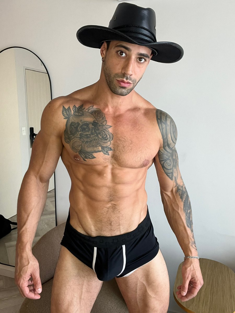 Shane Fit tweet media