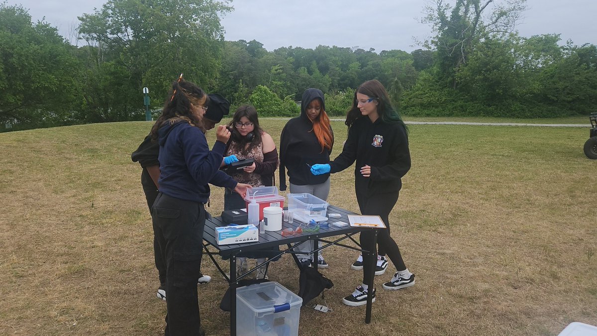 PhoebusHS1's tweet image. Mrs. Hulick’s 9th Grade Environmental Science students traveled to the Mariners’ Museum for an incredible day of environmental stewardship, active learning, and community partnership! 🌎🎣🌱 #EnvironmentalScience #LakeStewardProject @david_coccoli  @VAeducatorLBI @VickyHulick