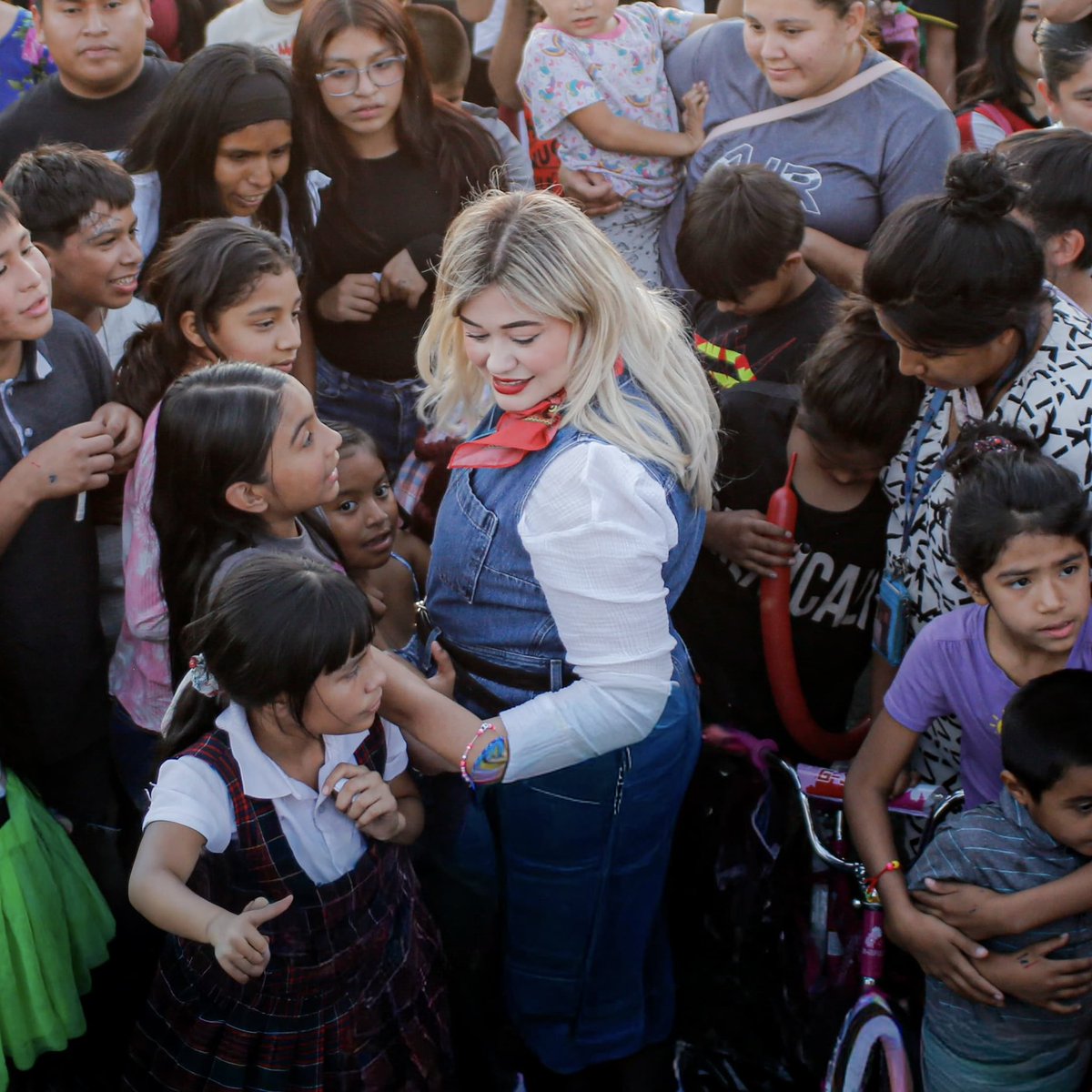 MichTejedam's tweet photo. Celebramos a lo grande con nuestras niñas y niños de Mexicali, en compañía de nuestra senadora Julieta Ramírez, gracias por acompañarnos en un día tan especial.

Las y los quiero muchísimo. Pero lo mejor fueron los disfraces 😍 https://t.co/CJyIxOplwT
