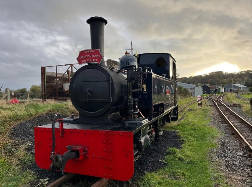 WelshHighRly's tweet image. #narrowgauge steam trains are running at the Welsh Highland Heritage Railway in #Porthmadog 

YOU can take the controls of Gelert on Saturday 9th May 2026 for only £55

Drop us an email at bookings@whr.co.uk if you're interested. 🏴󠁧󠁢󠁷󠁬󠁳󠁿👍

whr.co.uk/stock/steam/ge…

@NWalesSocial