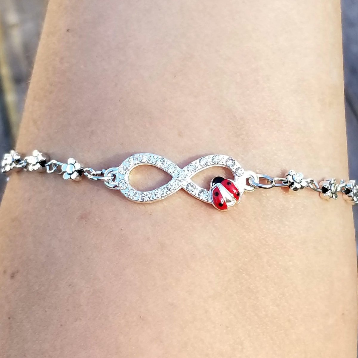 TrendingNowGift's tweet image. Stainless Steel Crystal Infinity Ladybug Anklet 
#jewelry #anklet #anklets #anklebracelet #ladybug #ladybugs #infinity  #handmadejewelry #handmadegifts #mothersdaygifts #Mothersday #Graduationgift #giftforher #goodluckcharm #etsy

 etsy.me/4oIaBir via @Etsy