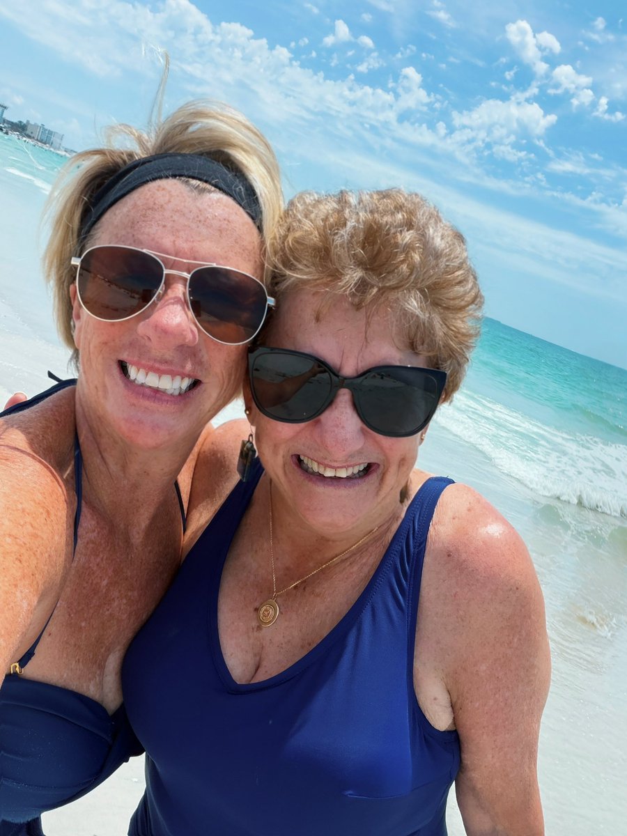 karimirabal's tweet image. While speaking w/locals at the beach @ charter fishing  options, I discovered once lived in #STL too. Encounters like this remind us @ the power of #networking: beyond professional opportunities, it can also build authentic connections valuable for personal reasons too.