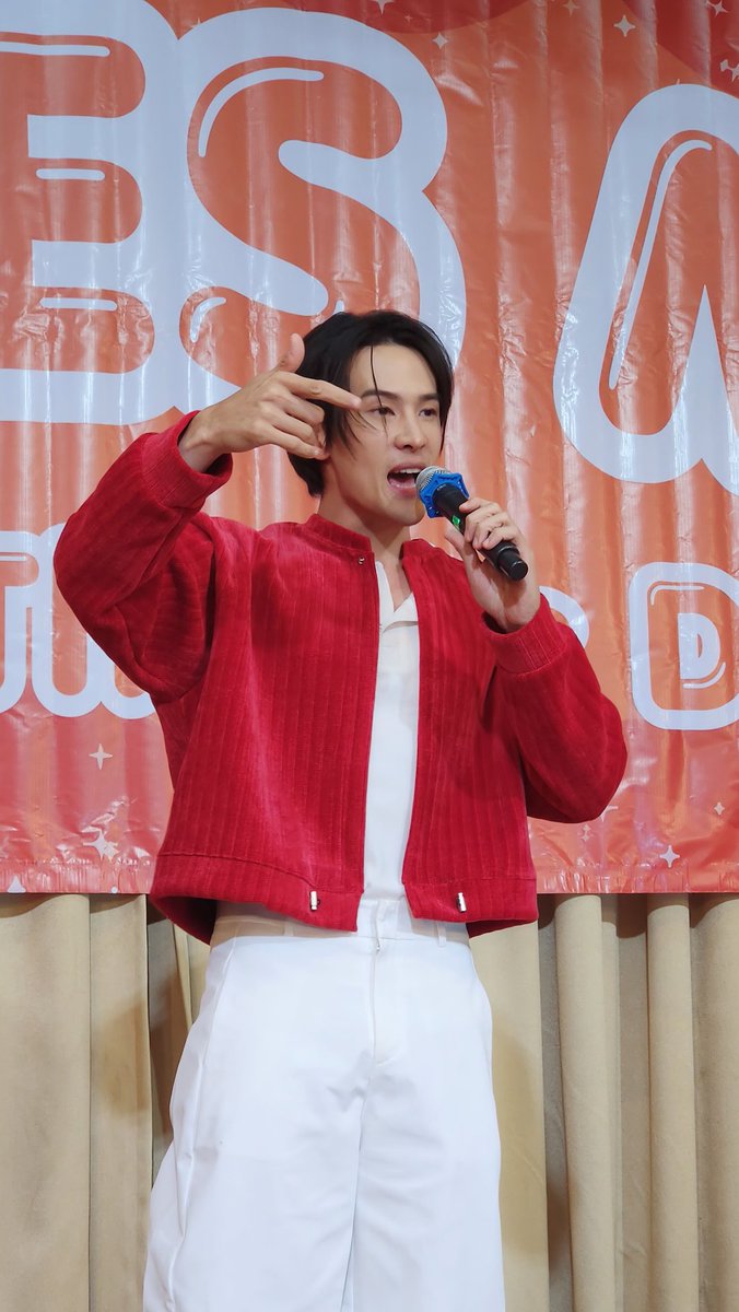 RakThaiThailand's tweet image. งาน Special Thanks Day #เจมส์มาร์ จัดแบบไม่ต้องซื้อตั๋วhi bye hi touch เพราะทุกอย่างน้องให้ตั้งแต่วันแรกยังไง วันนี้เจอกันเม้ามอยselfi จับมือ กอด ให้ครบเหมือนมาอัพเดทชีวิตให้ฟัง แล้วเจมก็ให้กลจ. ชุ้นไปสู้ต่อ 🥹 ซึ้งอ่ะ 15ปีเหมือนเจอวันแรก รักแฟนคลับมากเท่าแฟนครับ #jamesma