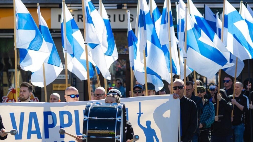 S_Kim_6's tweet photo. 🚨👏🇫🇮 Sinimmustan Liikkeen Valkoinen Vappu kasvatti suosiotaan https://t.co/BxpsccccnF https://t.co/o0ACqNFWkl