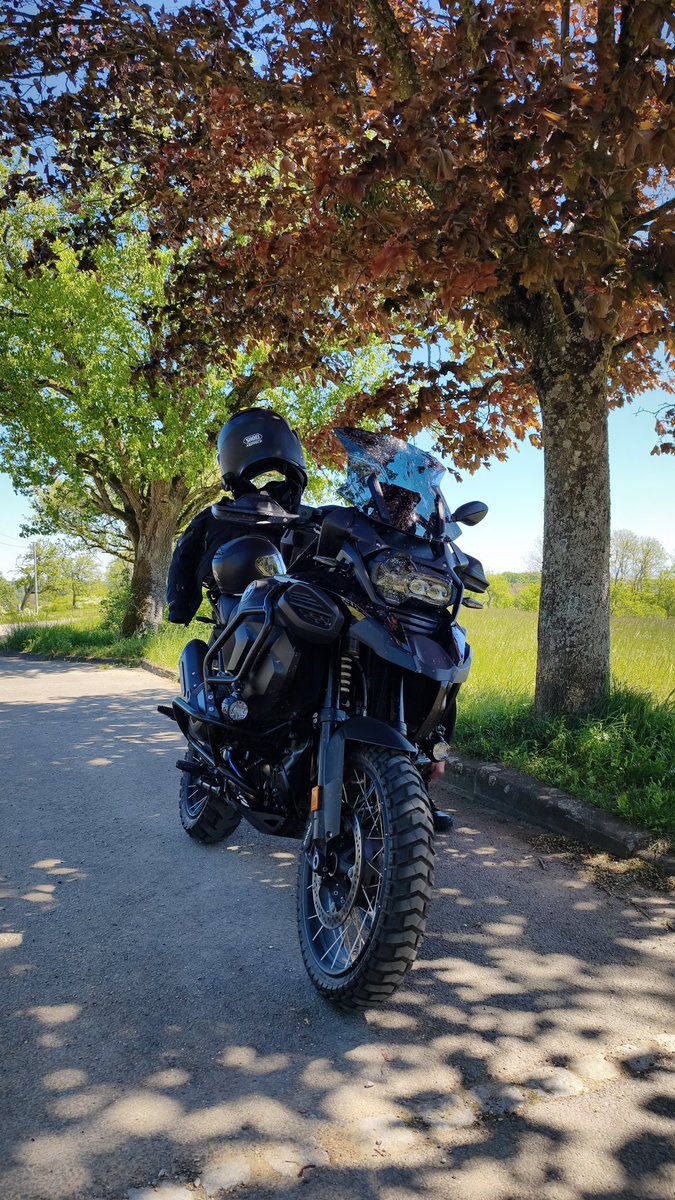 DampfFreiheit's tweet image. Heute die Nachbarn 🇫🇷 besucht bei strahlendem 🌞.

#unterwegs #ontour #r1250gsa #bmwmotorrad #motorrad #motorbike #motorcycle #motorbiketour #bikelife #makelifearide