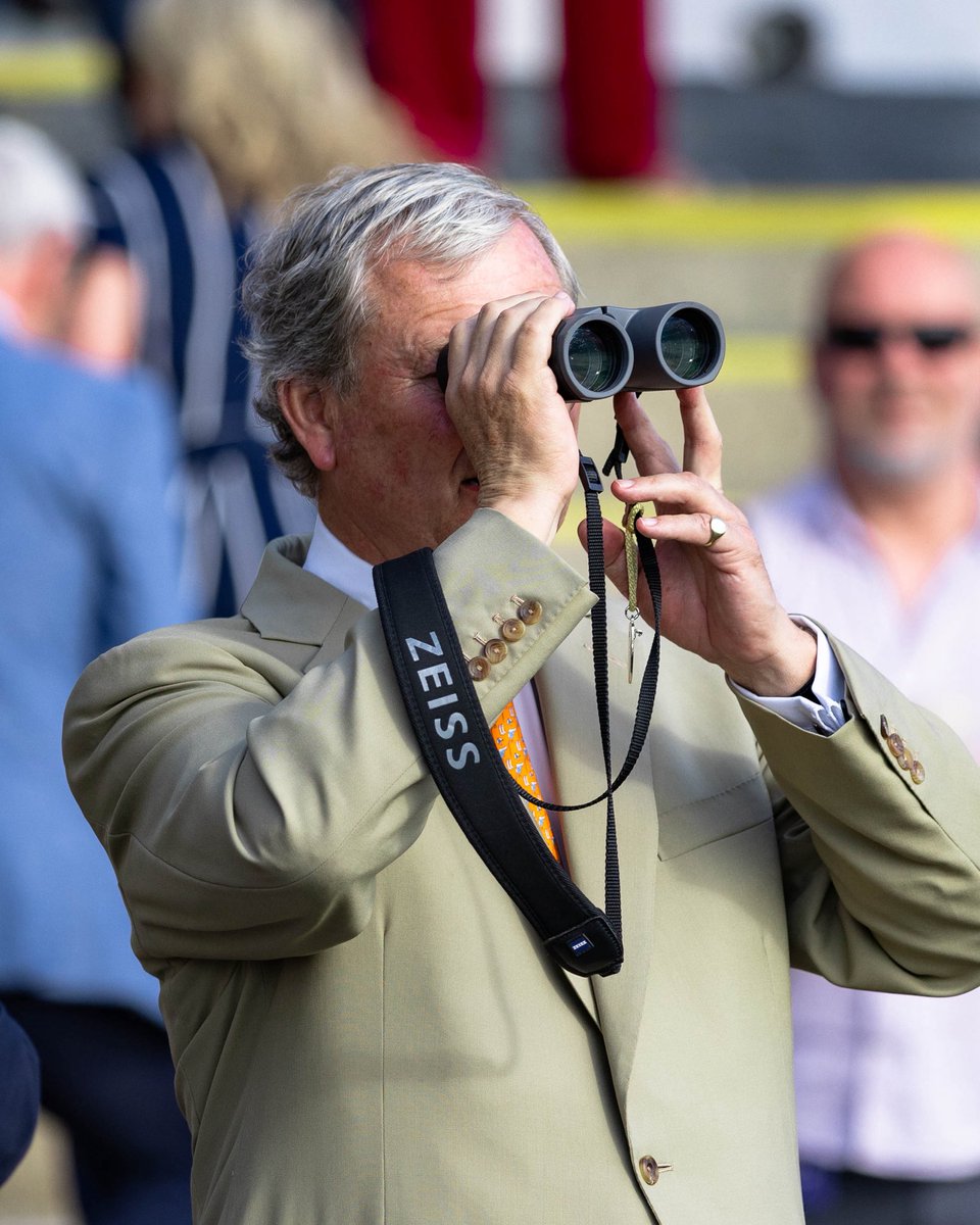 WilliamHaggas's tweet photo. A fantastic start to the Guineas Festival for our team at Somerville Lodge, landing a treble on the opening day, all ridden by jockey Tom Marquand:

🏆 Santorini Star
🏆 Saber Strike
🏆 Earth Shot

Congratulations to all winning connections 🟠

#SL #SomervilleLodge https://t.co/Hv0ywZQFKn