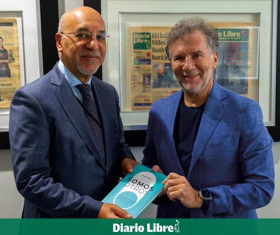 DiarioLibre's tweet photo. 📰 |#ActualidadDL| Presidente del Grupo Diario Libre recibe la visita de Sergio Roitberg
https://t.co/vyee204Bpg
#DiarioLibre #GrupoDiarioLibre #SergioRoitberg #Newlink #SomosOtros https://t.co/51CSRTGnrS