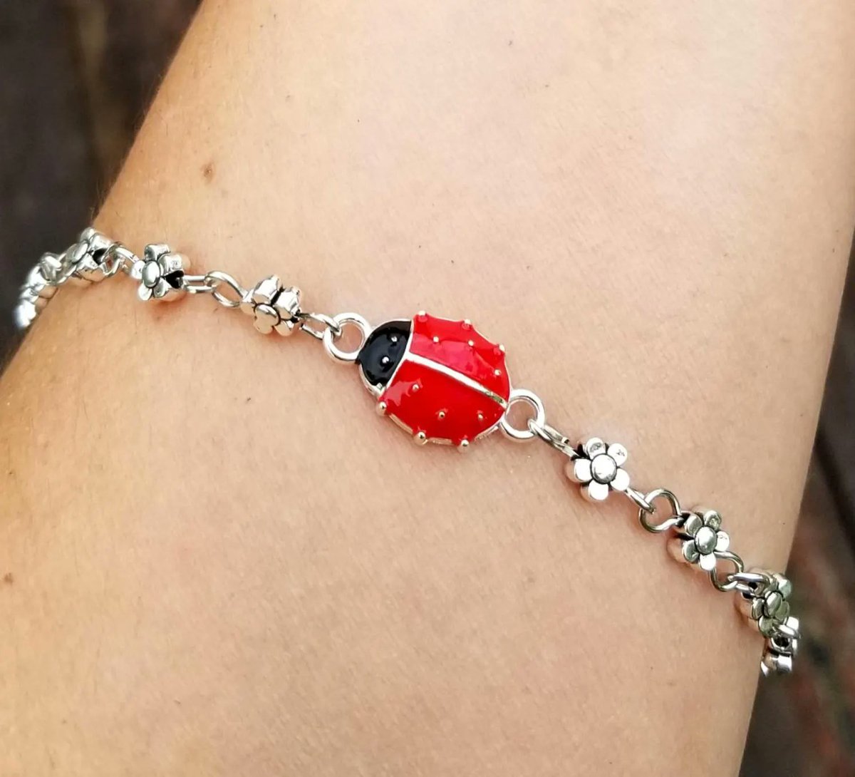 TrendingNowGift's tweet image. Stainless Steel Floral Ladybug Anklet #jewelry #anklet #ladybug #ladybugs #ladybuganklet #goodluck #insects #bugs #handmadejewelry #handmadegifts #mothersdaygifts #Mothersday #Graduationgift #giftforher #Anklebracelets #etsy

 etsy.me/4bdhEMb via @Etsy