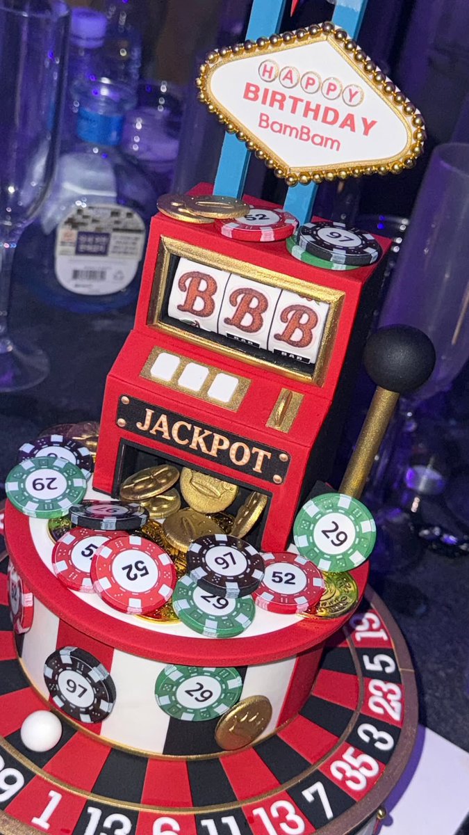 BamBamBooster's tweet photo. 260502 | ©️doooho’s IG STORY 

เค้กวันเกิด BamBam งาน【29 · 52 · 97 : THE JACKPOT】🎂✨

BAMBAM BIRTHDAY 2026
#Happy29thBDBamBam
#29_52_97_THEJACKPOT
#BamBam #뱀뱀 @BamBam1A https://t.co/nxZuJefm04
