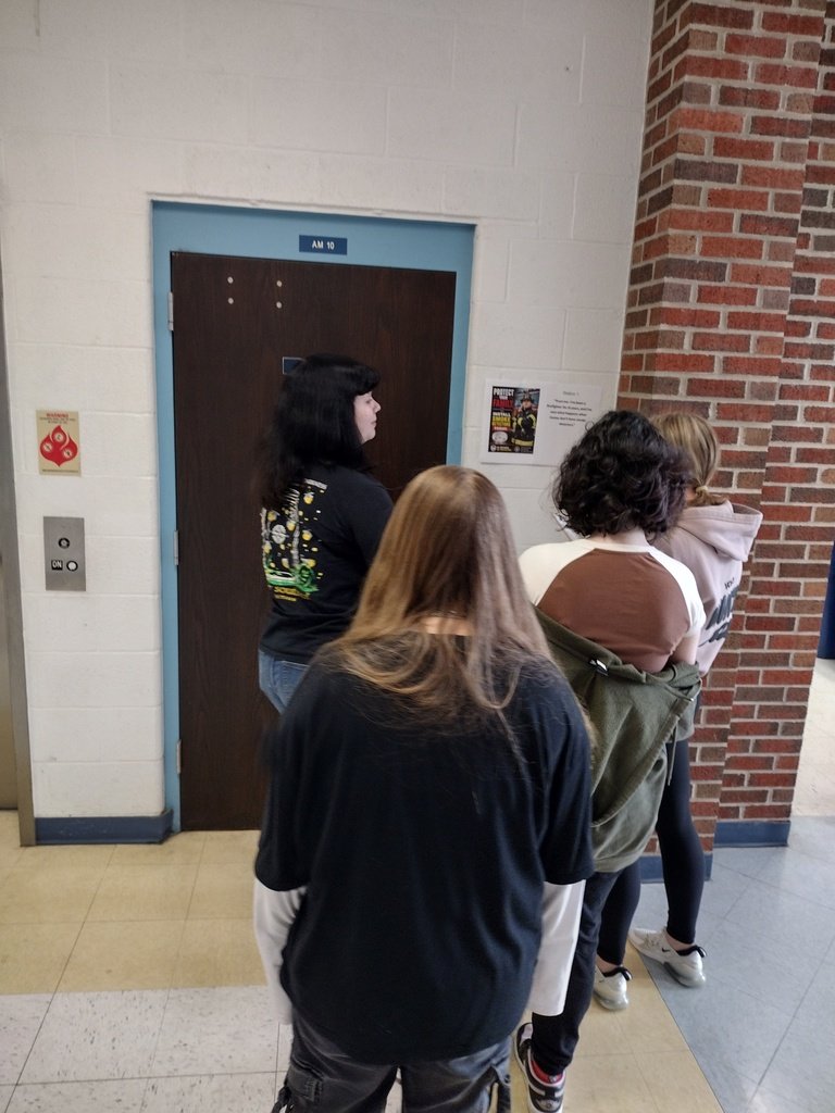 BSHS_TRIBEPRIDE's tweet photo. Students in ELA 9 got up and moving to explore stations to identify Ethos, Pathos, and Logos in argumentative writing. https://t.co/2CEgebCtDy