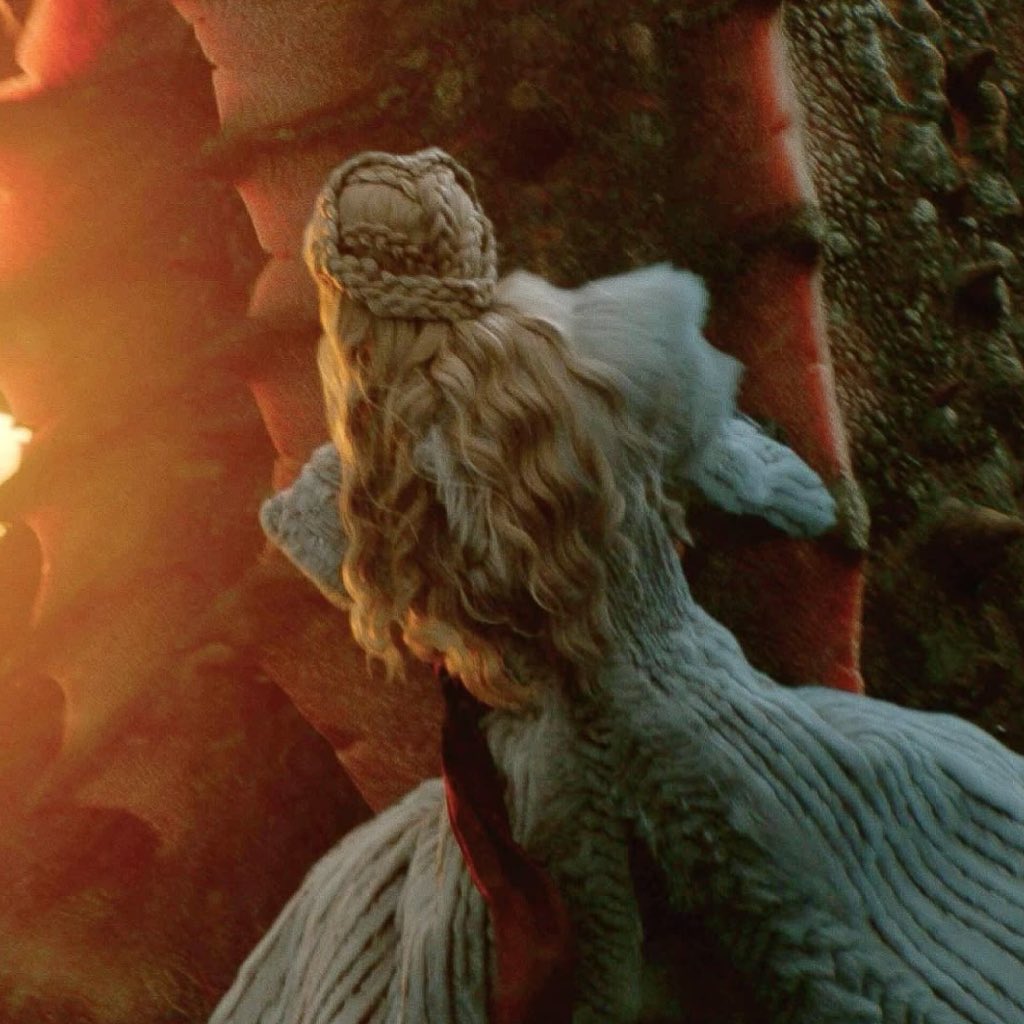vampnyra's tweet photo. i’m always thinking about this dany with her fuzzy coat and heart shaped braids https://t.co/VxKSnbHKTV