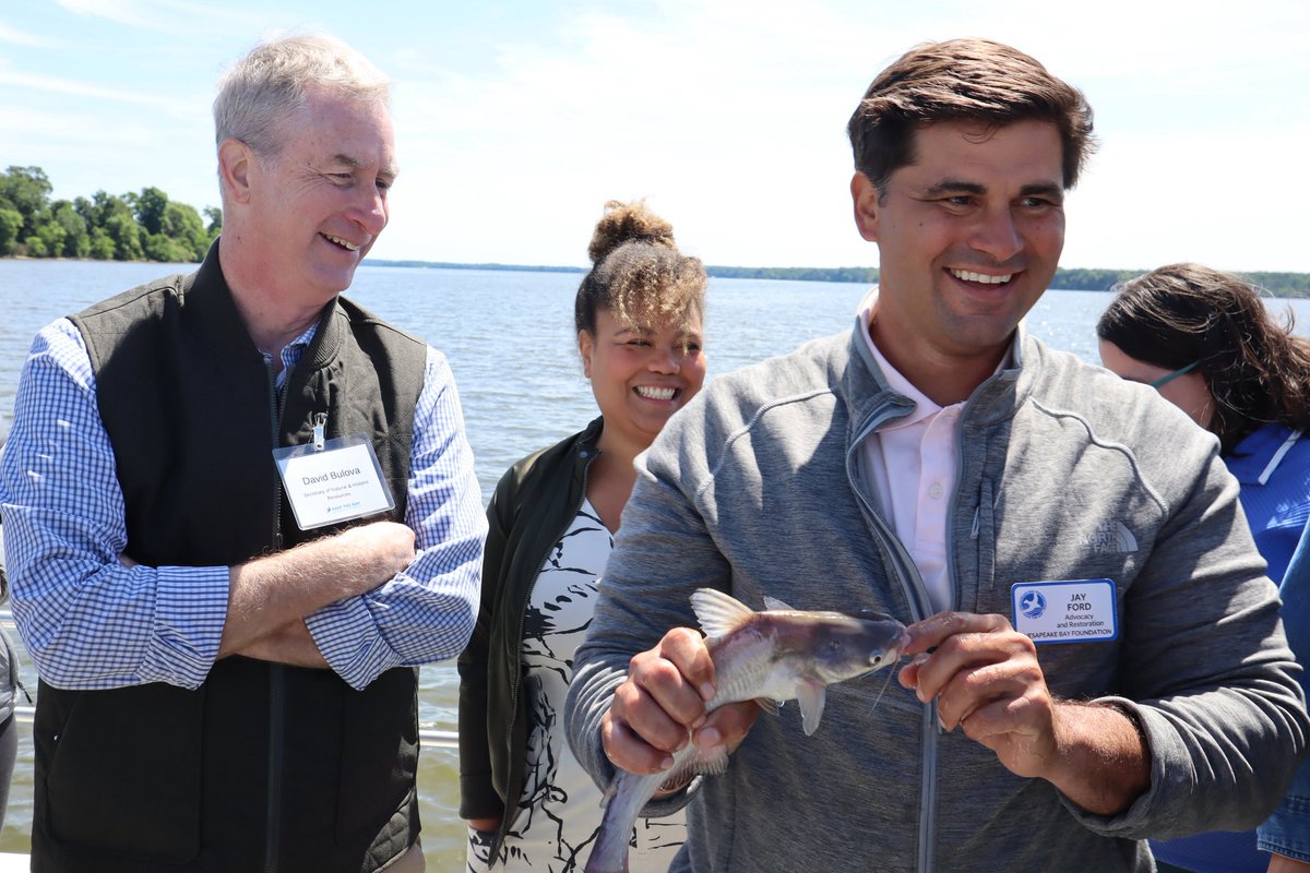 jaycford's tweet photo. Beautiful morning on the water with Delegate @Rae_Cousins23 , @SecretaryBulova & Virginia’s First Gentleman.
Make sure you do something that makes you as happy as I am forcing people to touch a blue cat’s teeth.
Great kick off to @chesapeakebay #cleanthebay day tomorrow!!! https://t.co/fmwMvE3CHU