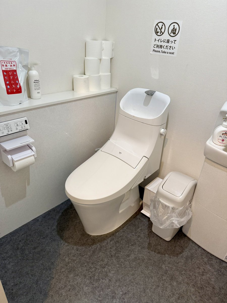 saicorobit's tweet photo. たっぷり換気して掃除してホワイトボードマーカー補充しておきました🖊️🧹
本日もよろしくお願いします🎲 https://t.co/pI5FJlk5Ko