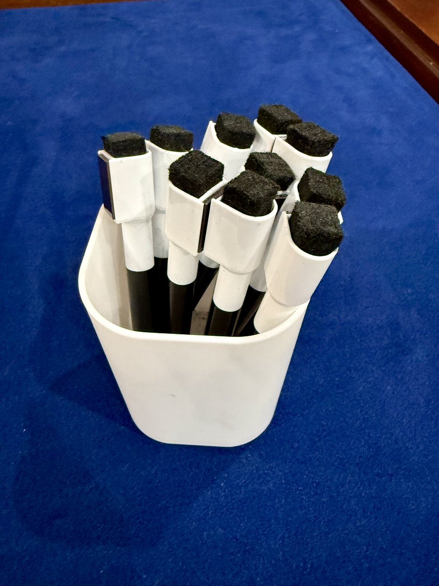 saicorobit's tweet photo. たっぷり換気して掃除してホワイトボードマーカー補充しておきました🖊️🧹
本日もよろしくお願いします🎲 https://t.co/pI5FJlk5Ko